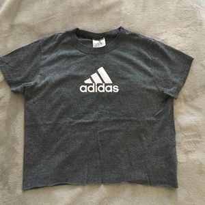 Cropped adidas t shirt !